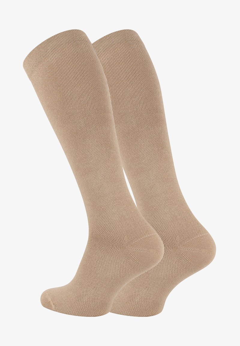 Calze beige al ginocchio realizzate in un morbido materiale testurizzato, caratterizzate da un design senza cuciture e punta rinforzata per una maggiore durata.