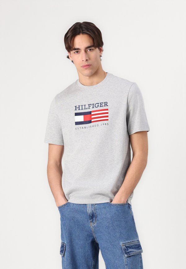AMERICANA MONOTYPE FLAG BOX TEE UNISEX - Print T-shirt2