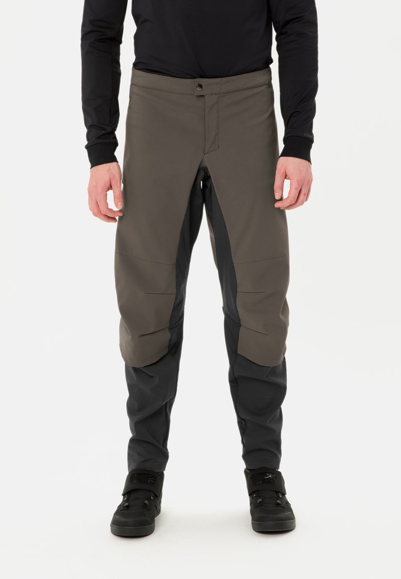 Heren multi-getinte, waterafstotende broek, met een combinatie van donkergrijze en olijfgroene materialen, tapere ontwerp en ritszakken.