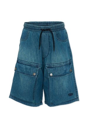 Denim blauwe cargoshorts met elastische tailleband, zwart trekkoord, voorzakken en grote klepzakken met drukknoop op elke poot.