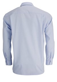 Helles blaues Langarmhemd mit Standardkragen, Rückenpasse und geknöpften Manschetten. Der Stoff wirkt glatt mit einer subtilen Textur.