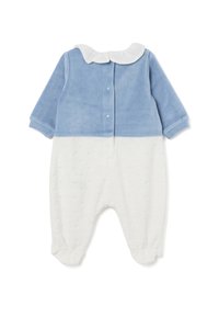 Une combi en bleu clair et blanc avec un col arrondi, fabriquée en tissu doux. Elle présente des boutons sur le devant et des cœurs texturés sur le tissu blanc.