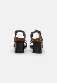 Chie Mihara LEIDE - Páskové sandály  - sucre black/jeep black