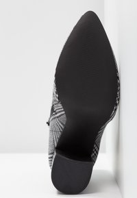 Even&Odd Bottines à talons hauts - black