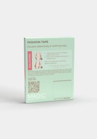 Æske med dobbeltsidet modetape med instruktioner, advarsler, en QR-kode og branding fra Magic Bodyfashion.