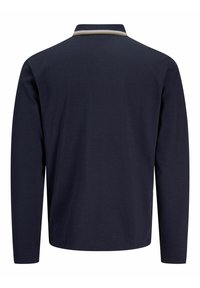 Navyblaues Langarm-Polohemd aus Baumwolle, mit einer kontrastierenden Kragenverzierung, einfachem Design und entspannter Passform mit abgerundetem Saum.