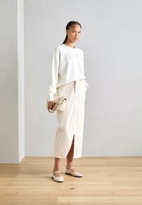 Marc O'Polo LOGO EMBROIDERY AT FRONT - Mikina - salty white