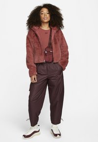 Nike Sportswear ICON CLASH - Ziemas jaka - canyon rust white