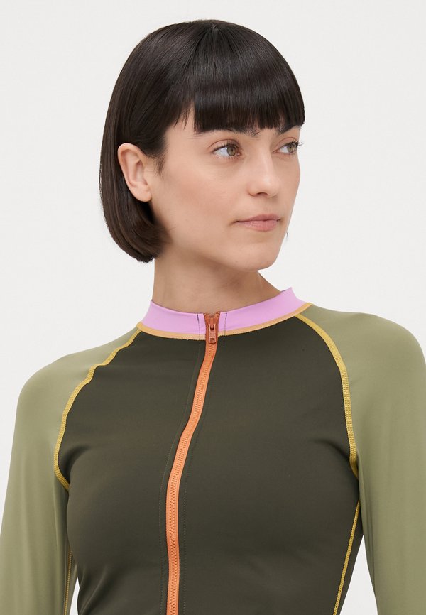 THE CONTOUR RASHGUARD - Bikini top - imbibe2