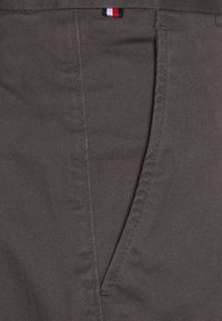 Tommy Hilfiger HARLEM - Šortky - dark ash