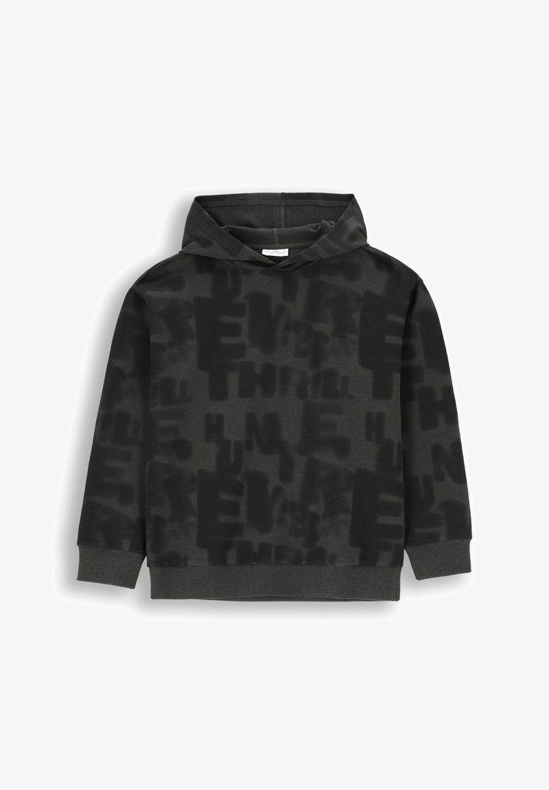 Czarna bluza z kapturem, ozdobiona teksturowanym wzorem dużych, wyraźnych liter w różnych odcieniach. Żebrowane mankiety i dół dopełniają całość.