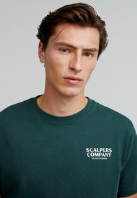 Scalpers LOCAL - Tricou cu imprimeu - dark green