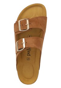 Bruna mocka sandal med två justerbara silverfärgad spännen, vadderad fotbädd och en tanfärgad sula. Stämplad logotyp synlig på innersulan.