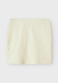 Ljusbeige frottékjol i mini längd med en strukturerad yta och elastisk midja. Rak skärning, fållad nedtill.