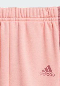 adidas Performance ESSENTIALS ALLOVER PRINTED - Chándal - sandy pink