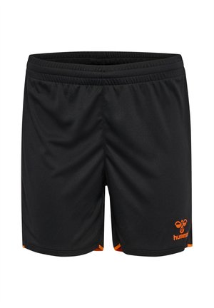 Sorte atletikshorts med elastisk talje, lille orange logo på nedre højre ben og orange kant synlig ved benåbningerne.