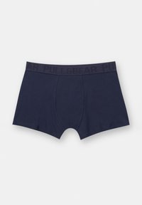 Námornícke modré boxerky vyrobené z mäkkej tkaniny, s horizontálnym pásom s logom "PULL&BEAR" a tvarovaným predným dielom.