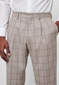 Shelby & Sons WAINWRIGHT - Γιλέκο κοστουμιού - cream