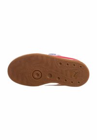 Suola della scarpa in gomma marrone con motivo a spina di pesce testurizzata. Presenta pod circolari e un logo impresso sul tallone.
