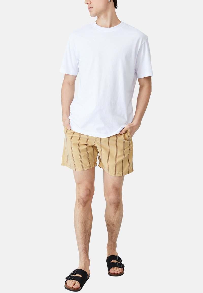 Cotton On Shorts geel