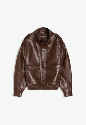 Geacă maro din piele cu guler înalt, închidere cu fermoar, două buzunare frontale și tiv elastic. Finisaj texturat, cu un luciu subtil.