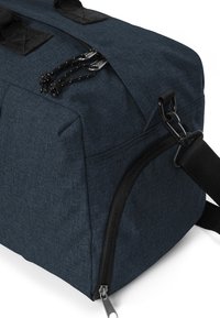 Eastpak DUFFL'R M - Borsa da viaggio - triple denim