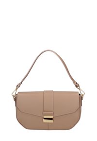 Sac à bandoulière en cuir beige avec fermoir rectangulaire doré et sangle réglable, design minimaliste, forme rectangulaire compacte aux bords arrondis.