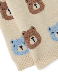 Nahaufnahme von cremefarbenem Strickstoff mit wiederholten blauen und braunen Teddybaergesichtern in einer weichen, flauschigen Textur und gerippten Kanten.