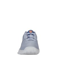 Sportliche Schuhe aus hellblauem Mesh mit weißen Akzenten. Mit einer abgerundeten Zehenpartie, strukturierten Oberflächen und einer gemusterten Laufsohle für besseren Grip.