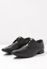 Pier One Derbies & Richelieus - black