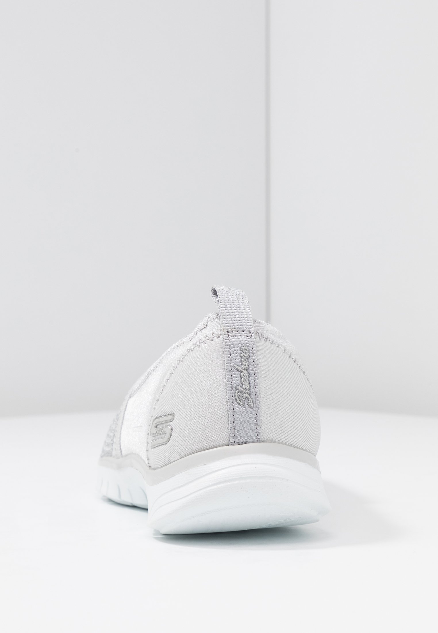 skechers relaxed fit plata