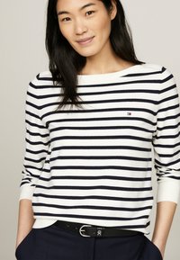 Tommy Hilfiger STITCH BOAT - Maglione - ivory petal  desert sky stp