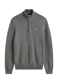 Grauer Strickpullover mit gerippten Bündchen und Saum, einem Viertel-Reißverschluss am Kragen und einem kleinen auf der linken Brust gestickten Logo.