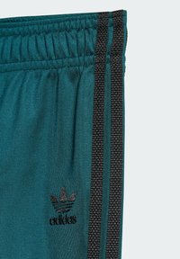 adidas Originals SET - Survêtement - aurora ivy   black   white