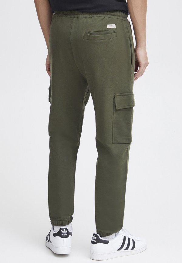 BHSWEATPANT REGULAR FIT - Cargo trousers - forest night2