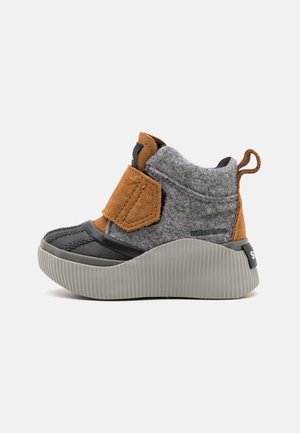 TODDLER OUT N ABOUT IV STRAP WP UNISEX - Korte laarzen - taffy/black