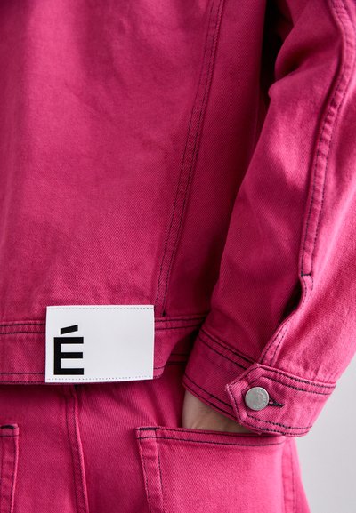 Études LOOSE JACKET - Denimová bunda - fuchsia