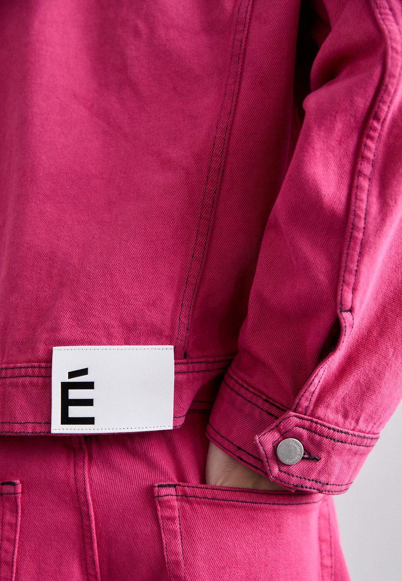 Études LOOSE JACKET - Denim jacket - fuchsia