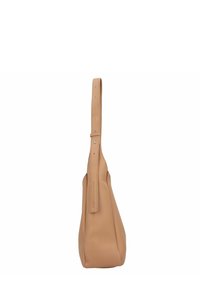 Tasche aus tanfarbenem Leder mit einem langen, einzigen Tragegurt, ausgestattet mit einer strukturierten Oberfläche und einer leicht schlaffen Silhouette.
