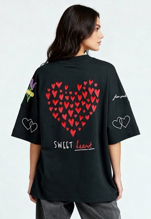 SWEETHEART TATTOO PRINT UNISEX DROPPED SHOULDER - T-Shirt print - black