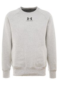 Sudadera gris claro hecha de un tejido texturizado, con un cuello redondo acanalado, mangas largas y dos bolsillos frontales. Logo negro en el pecho.