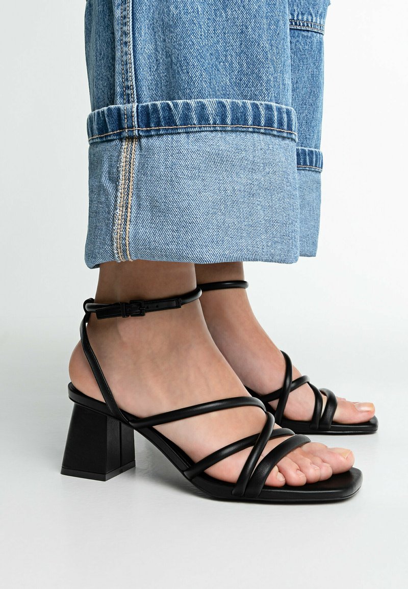 stradivarius sandales