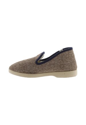 Zapato marrón tipo slip-on con patrón de espiga, ribete azul marino y suela beige, mostrado de perfil sobre un fondo blanco.