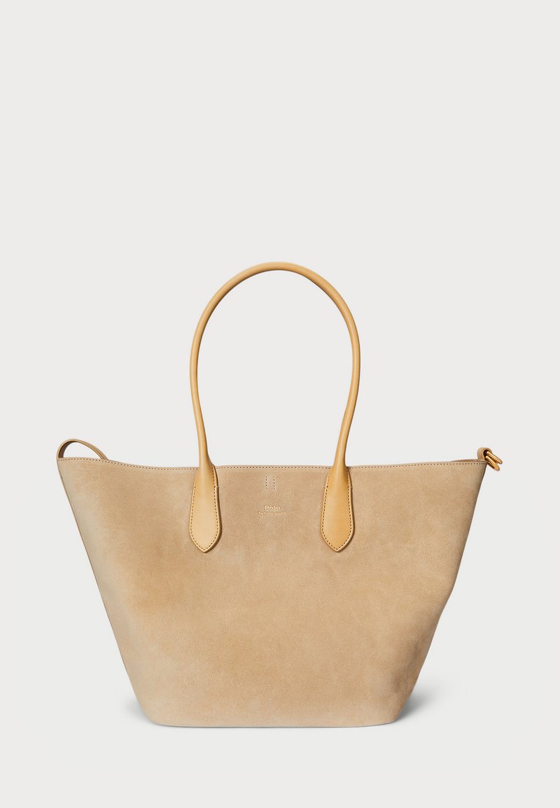 Borsa a tracolla in suede beige con dettagli in pelle liscia, doppie maniglie e un'ampia apertura. Design minimalista senza motivi visibili.