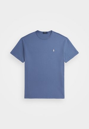 Blå Polo Ralph Lauren t-shirt med korte ærmer og rund hals, med lille hvid broderet logo af en polospiller på venstre bryst.