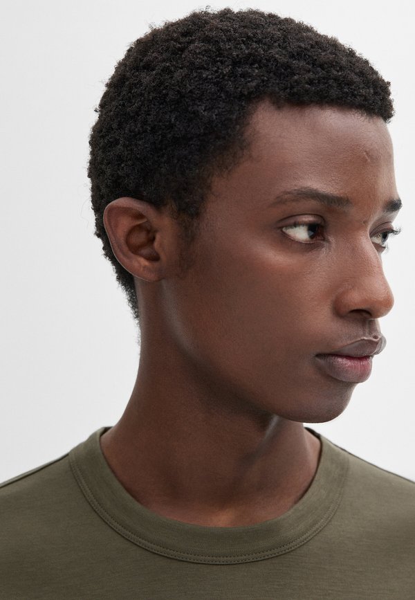 SHORT SLEEVE  - Basic T-shirt - khaki2