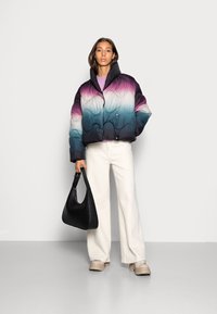 Weekday BRIGHT PUFFER JACKET - Casaco de inverno - winegradient