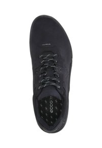 Schwarzer Schnürsneaker mit gemusterter Innensohle, atmungsaktiver Stoffzunge und dezentem Branding oben und an der Innenseite der Ferse.