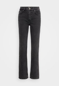 Jeans de mezclilla negros con cintura alta, corte recto, cinco bolsillos y cierre de botón metálico. Presentan un leve desvanecimiento y detalles de costura.