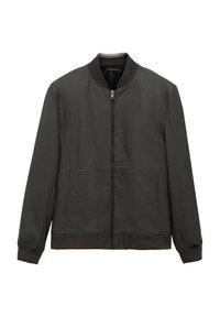 Chaqueta bomber gris oscuro hecha de tela suave y ligera con cuello, puños y dobladillo acanalados. Cuenta con cremallera frontal y bolsillos laterales.